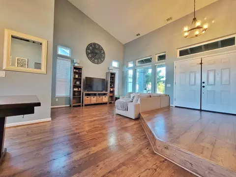 Entry Way - 971 Ranch Rd, Galt, CA 95632 photo 2 of 7