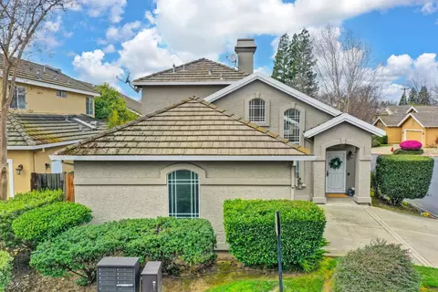 Exterior - 2300 Fallwater Ln, Carmichael, CA 95608 photo 4 of 5