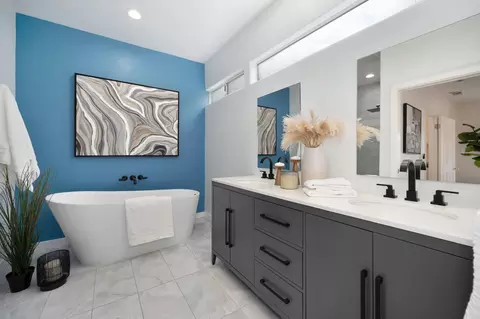 Bath - 2300 Fallwater Ln, Carmichael, CA 95608 photo 3 of 5