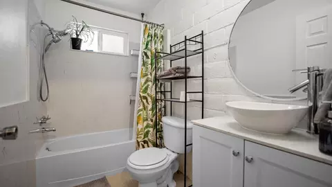 Bath - 840 Rutledge Dr, Lodi, CA 95242 photo 3 of 3