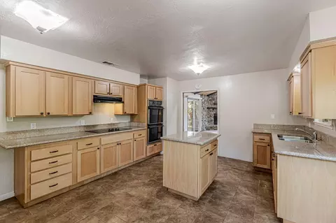 Kitchen - 34791 Creeksedge Rd, Davis, CA 95616 photo 2 of 5