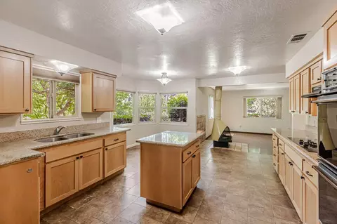Kitchen - 34791 Creeksedge Rd, Davis, CA 95616 photo 4 of 5