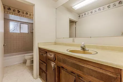 Bath - 34791 Creeksedge Rd, Davis, CA 95616 photo 2 of 3