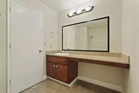 Bath - 2401 Eilers Ln #805, Lodi, CA 95242 photo 3 of 3