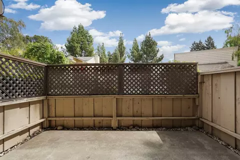 Exterior - 2401 Eilers Ln #805, Lodi, CA 95242 photo 3 of 14