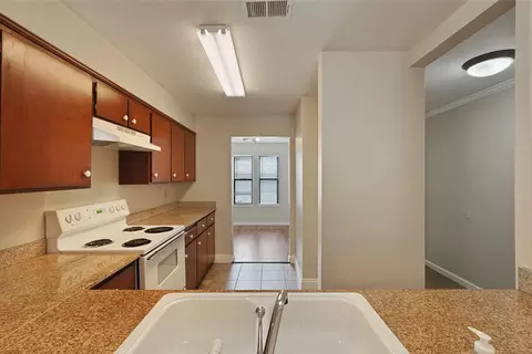 Kitchen - 2401 Eilers Ln #805, Lodi, CA 95242 photo 6 of 6