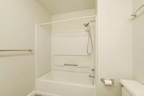 Bath - 2401 Eilers Ln #805, Lodi, CA 95242 photo 2 of 3