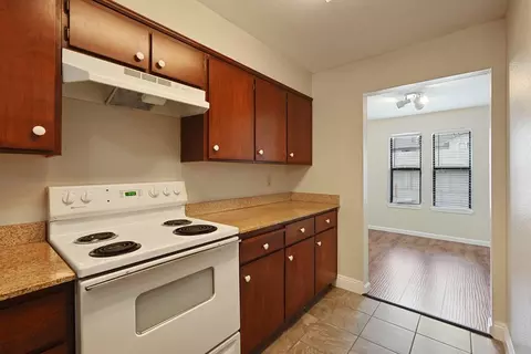 Kitchen - 2401 Eilers Ln #805, Lodi, CA 95242 photo 5 of 6