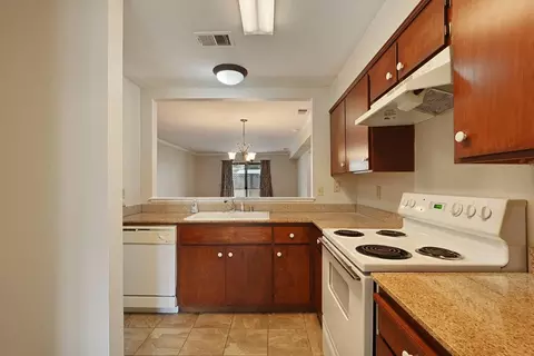 Kitchen - 2401 Eilers Ln #805, Lodi, CA 95242 photo 4 of 6