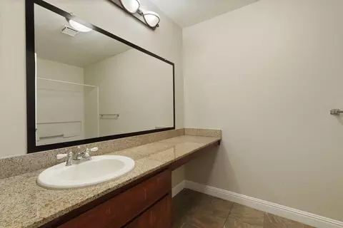 Bath - 2401 Eilers Ln #805, Lodi, CA 95242 photo 1 of 3