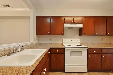 Kitchen - 2401 Eilers Ln #805, Lodi, CA 95242 photo 2 of 6