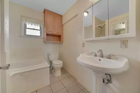 Bath - 50 Opal St, Sutter Creek, CA 95685 photo 1 of 3