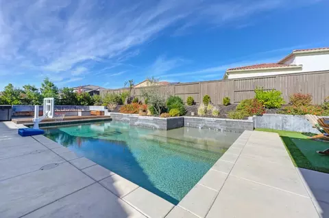 Exterior - 4305 Red Maple Ct, Rocklin, CA 95765 photo 9 of 11