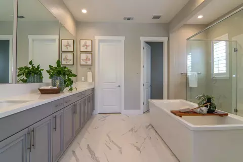 Bath - 4305 Red Maple Ct, Rocklin, CA 95765 photo 2 of 6
