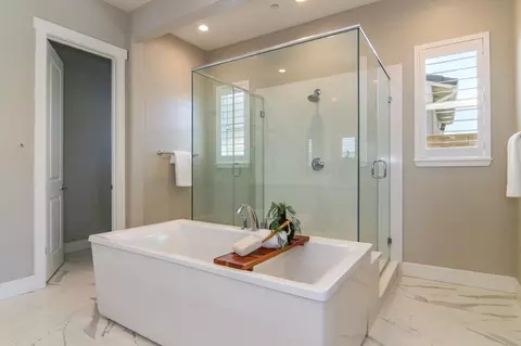 Bath - 4305 Red Maple Ct, Rocklin, CA 95765 photo 3 of 6