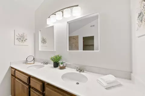 Bath - 824 Malaga Ave, Davis, CA 95616 photo 4 of 5