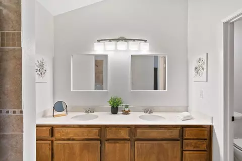 Bath - 824 Malaga Ave, Davis, CA 95616 photo 2 of 5