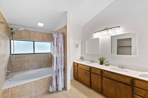 Bath - 824 Malaga Ave, Davis, CA 95616 photo 1 of 5