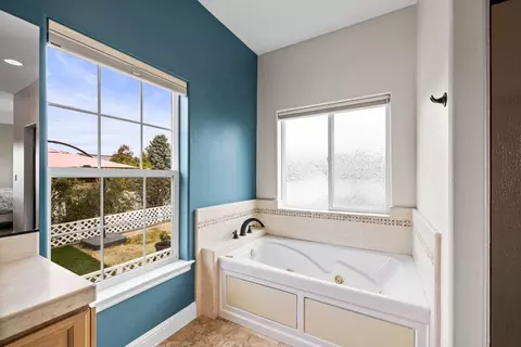 Bath - 1530 Barrett Dr, Placerville, CA 95667 photo 3 of 10