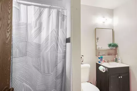 Bath - 167 14th St, Merced, CA 95340 photo 2 of 3