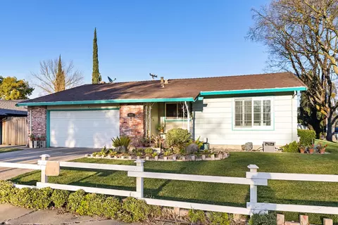 5602 Holiday Dr, Stockton, CA 95207