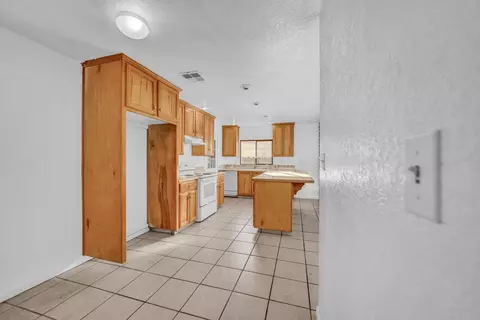 Kitchen - 2809 Mockingbird Dr, Ceres, CA 95307 photo 1 of 5