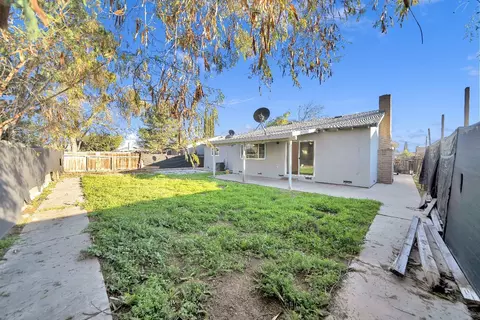 Exterior - 2809 Mockingbird Dr, Ceres, CA 95307 photo 7 of 10