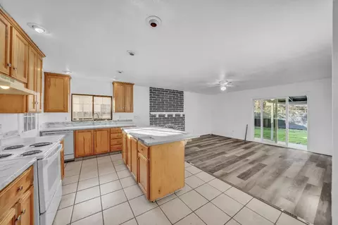 Kitchen - 2809 Mockingbird Dr, Ceres, CA 95307 photo 3 of 5