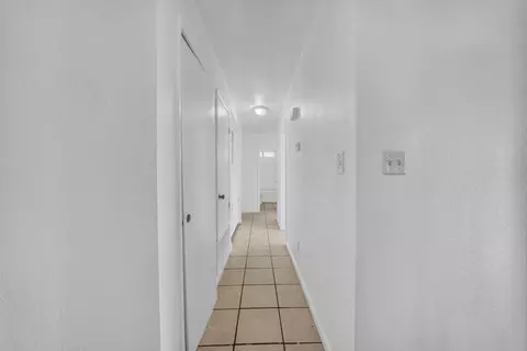 Entry Way - 2809 Mockingbird Dr, Ceres, CA 95307 photo 3 of 7