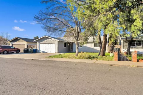 2809 Mockingbird Dr, Ceres, CA 95307 photo 1