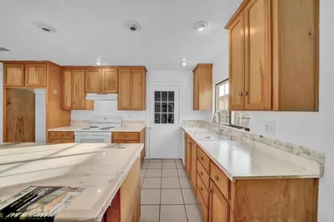 Kitchen - 2809 Mockingbird Dr, Ceres, CA 95307 photo 5 of 5