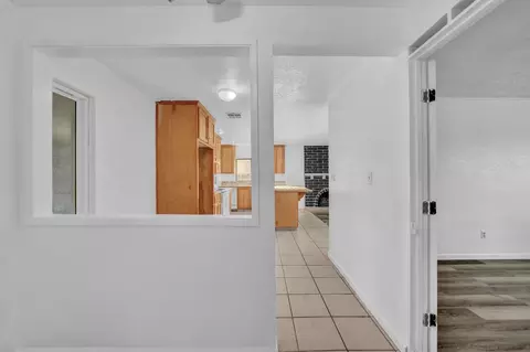 Entry Way - 2809 Mockingbird Dr, Ceres, CA 95307 photo 6 of 7