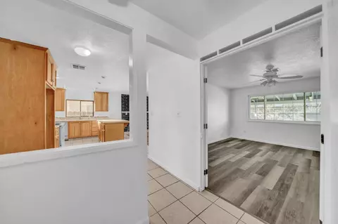 Entry Way - 2809 Mockingbird Dr, Ceres, CA 95307 photo 5 of 7