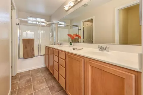 Bath - 302 Esplanade Cir, Folsom, CA 95630 photo 2 of 2