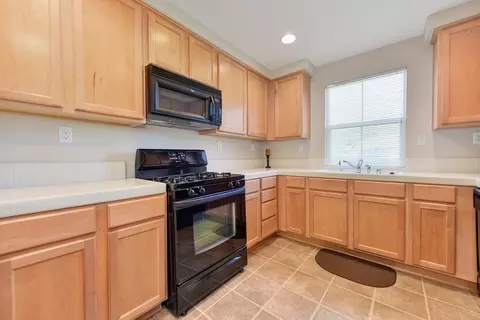 Kitchen - 302 Esplanade Cir, Folsom, CA 95630 photo 1 of 4