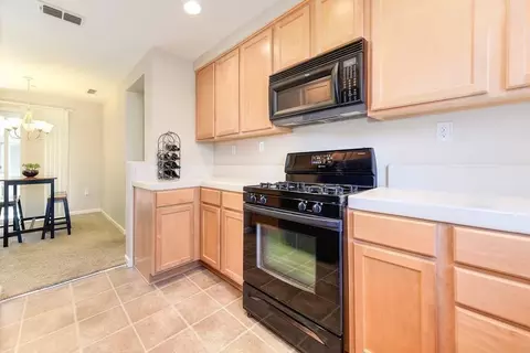 Kitchen - 302 Esplanade Cir, Folsom, CA 95630 photo 3 of 4