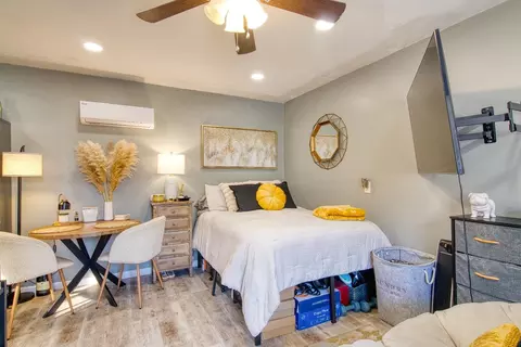Bedroom - 537 W Olive Ave, Turlock, CA 95380 photo 4 of 4