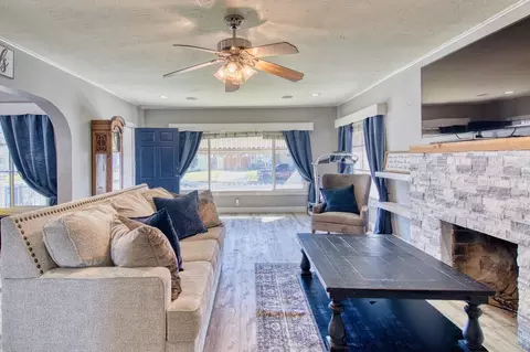 Living - 537 W Olive Ave, Turlock, CA 95380 photo 3 of 4