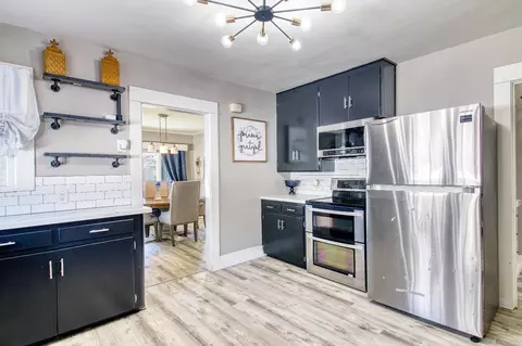 Kitchen - 537 W Olive Ave, Turlock, CA 95380 photo 4 of 7