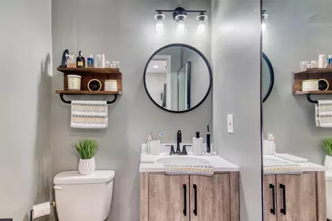 Bath - 537 W Olive Ave, Turlock, CA 95380 photo 3 of 3