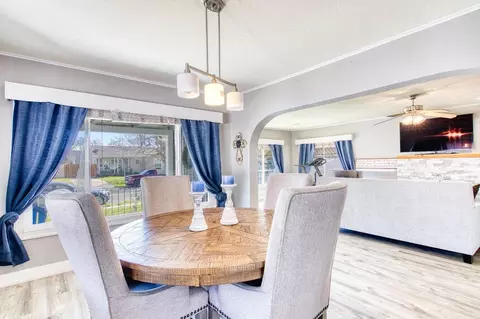 Dining - 537 W Olive Ave, Turlock, CA 95380 photo 2 of 3