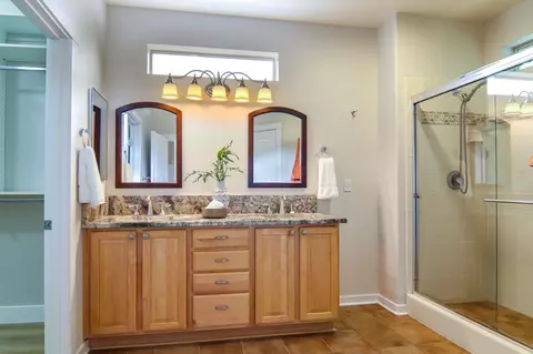 Bath - 2927 Coopers Hawk Loop, Lincoln, CA 95648 photo 3 of 4