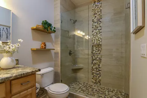 Bath - 2927 Coopers Hawk Loop, Lincoln, CA 95648 photo 2 of 4