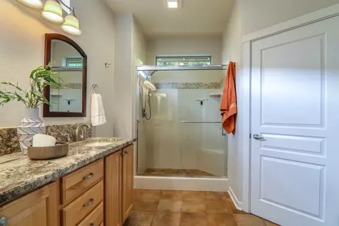 Bath - 2927 Coopers Hawk Loop, Lincoln, CA 95648 photo 4 of 4