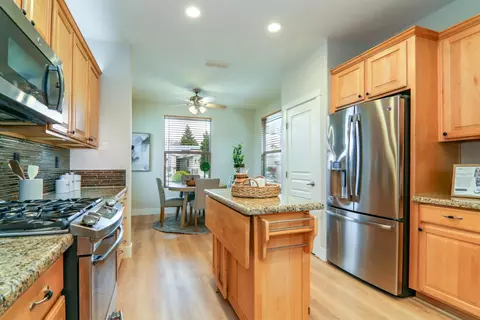 Kitchen - 2927 Coopers Hawk Loop, Lincoln, CA 95648 photo 4 of 5