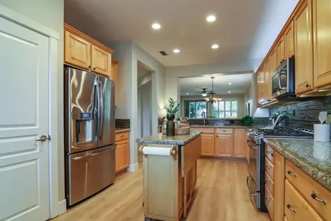 Kitchen - 2927 Coopers Hawk Loop, Lincoln, CA 95648 photo 3 of 5