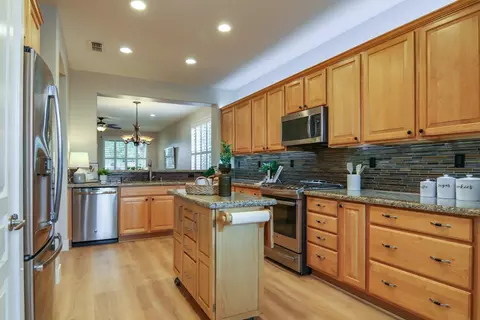 Kitchen - 2927 Coopers Hawk Loop, Lincoln, CA 95648 photo 2 of 5