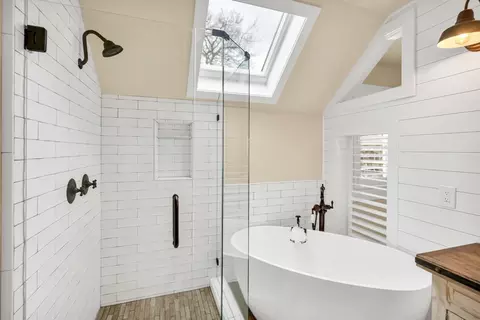 Bath - 8897 Central Ave, Orangevale, CA 95662 photo 4 of 6