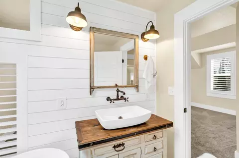 Bath - 8897 Central Ave, Orangevale, CA 95662 photo 5 of 6