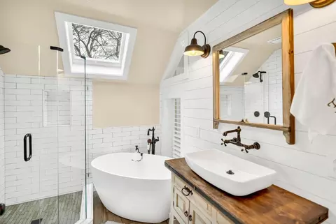 Bath - 8897 Central Ave, Orangevale, CA 95662 photo 6 of 6